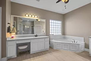 2414 Lakeway Dr, Friendswood, TX 77546 - Photo 18