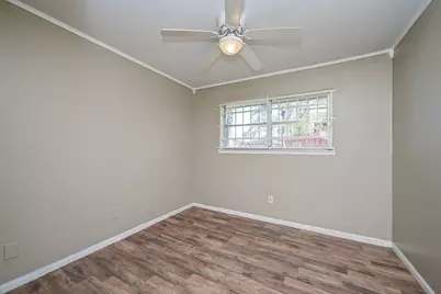 9630 Glenwood Forest Drive, Houston, TX 77078 - Photo 14