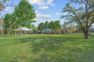 695 Rocky River Rd, Houston, TX 77056 - Photo 2