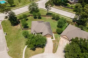 2001 Lulach Ct, Conroe, TX 77301 - Photo 4