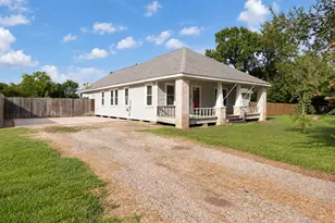 112 Wood Ave, Baytown, TX 77520 - Photo 2