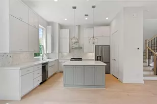 4621 Maxie St, Houston, TX 77007 - Photo 2