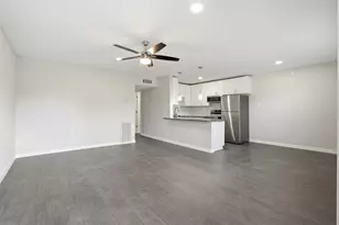 201 S Kansas Ave, League City, TX 77573 - Photo 4