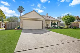 2717 Hot Springs Dr, Pearland, TX 77584 - Photo 1