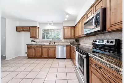 17102 Coachmaker Drive, Friendswood, TX 77546 - Photo 12