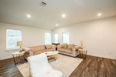 1111 Desert Willow Drive, Rosharon, TX 77583 - Photo 4