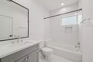 2826 Versailles Oak Ln, Houston, TX 77092 - Photo 10