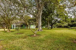 1302 Ross St, La Marque, TX 77568 - Photo 8