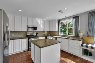 59 E Autumn Branch Cir, The Woodlands, TX 77382 - Photo 8