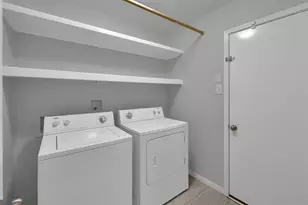 59 E Autumn Branch Cir, The Woodlands, TX 77382 - Photo 10