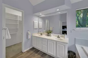 59 E Autumn Branch Cir, The Woodlands, TX 77382 - Photo 18