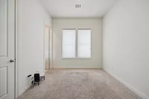 258 E 28th St, Houston, TX 77008 - Photo 18