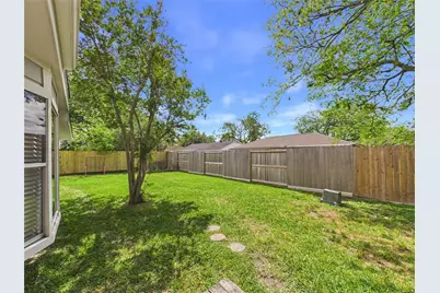 2818 New England Court, Webster, TX 77598 - Photo 36