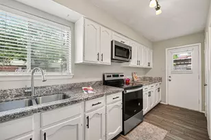 7895 Green Lawn Dr, Houston, TX 77088 - Photo 12