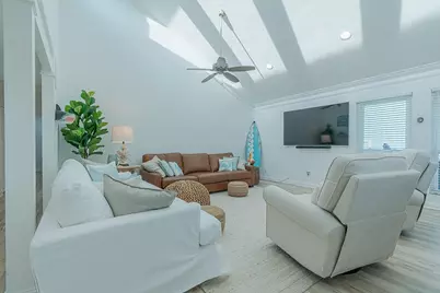 13826 Pirates Beach Boulevard, Galveston, TX 77554 - Photo 12
