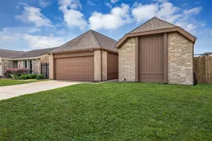 11827 Brook Meadows Ln, Meadows Place, TX 77477 - Photo 4