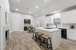 8802 Robindell Dr, Houston, TX 77074 - Photo 10