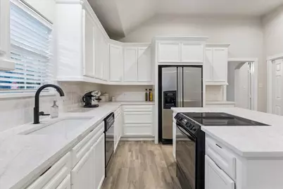 8802 Robindell Drive, Houston, TX 77074 - Photo 12
