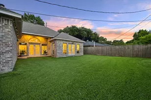 8802 Robindell Dr, Houston, TX 77074 - Photo 32