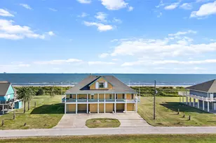 680 Villa Dr, Crystal Beach, TX 77650 - Photo 2