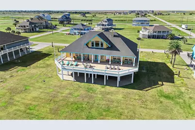 680 Villa Drive, Crystal Beach, TX 77650 - Photo 4