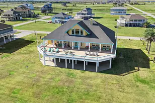 680 Villa Dr, Crystal Beach, TX 77650 - Photo 4
