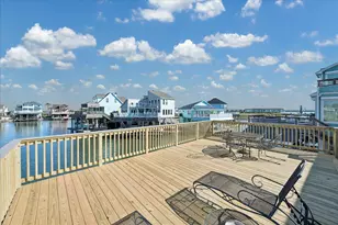 918 Long Reach Dr, Tiki Island, TX 77554 - Photo 32