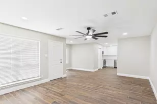 7903 Secretariat Ln, Houston, TX 77071 - Photo 10