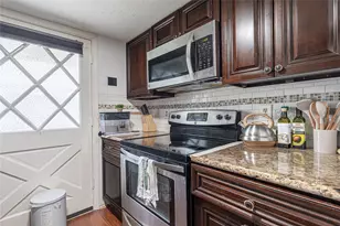 12633 Memorial Dr, Houston, TX 77024 - Photo 10