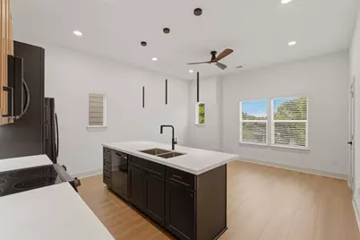 9819 Turnbow Street #D, Houston, TX 77029 - Photo 6