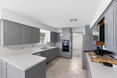 1502 20th Avenue N, Texas City, TX 77590 - Photo 8