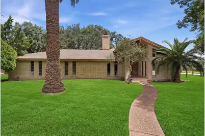 1502 20th Avenue N, Texas City, TX 77590 - Photo 2
