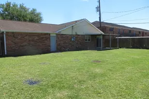 1602 Bellaire Blvd, Alvin, TX 77511 - Photo 2