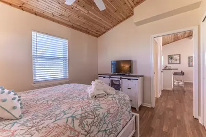 16618 Jean Lafitte Rd, Jamaica Beach, TX 77554 - Photo 18