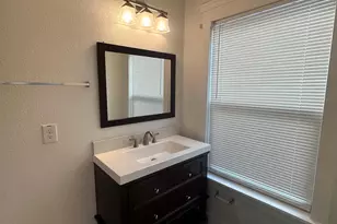 626 W 10th St, Dallas, TX 75208 - Photo 4