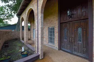 18603 Point Lookout Dr, Houston, TX 77058 - Photo 2