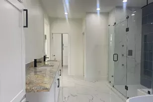 201 E 37th St, Houston, TX 77018 - Photo 24