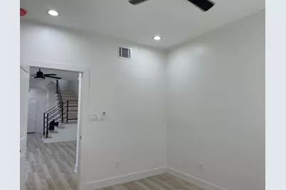 201 E 37th Street, Houston, TX 77018 - Photo 8