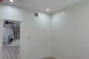 201 E 37th St, Houston, TX 77018 - Photo 8