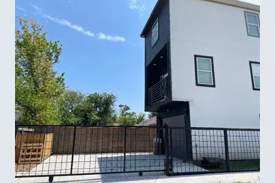 201 E 37th Street, Houston, TX 77018 - Photo 2