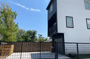 201 E 37th St, Houston, TX 77018 - Photo 2