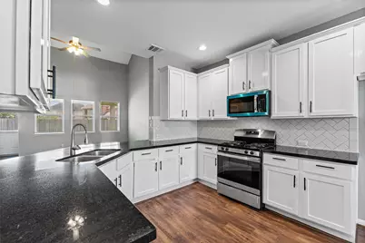 8946 Westfield Glen Court, Houston, TX 77083 - Photo 16