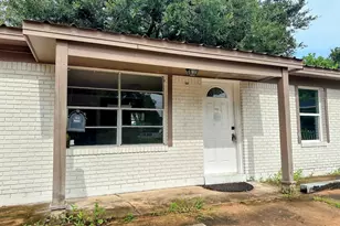 1713 Avenue M, Bay City, TX 77414 - Photo 2