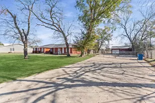 1106 5th St, Hempstead, TX 77445 - Photo 2
