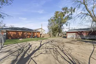 1106 5th St, Hempstead, TX 77445 - Photo 40