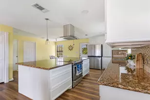 309 Oak Island Dr, Anahuac, TX 77514 - Photo 6