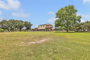 309 Oak Island Dr, Anahuac, TX 77514 - Photo 34