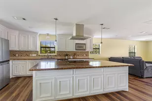 309 Oak Island Dr, Anahuac, TX 77514 - Photo 4