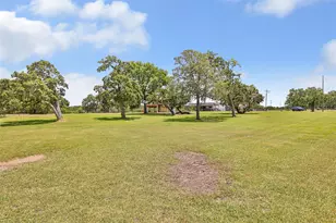 309 Oak Island Dr, Anahuac, TX 77514 - Photo 32