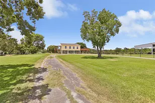 309 Oak Island Dr, Anahuac, TX 77514 - Photo 28